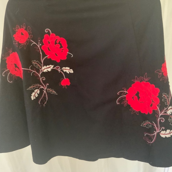Retro Fully Lined Skirt With Beautiful Flower Embroidery - Picture 10 of 11